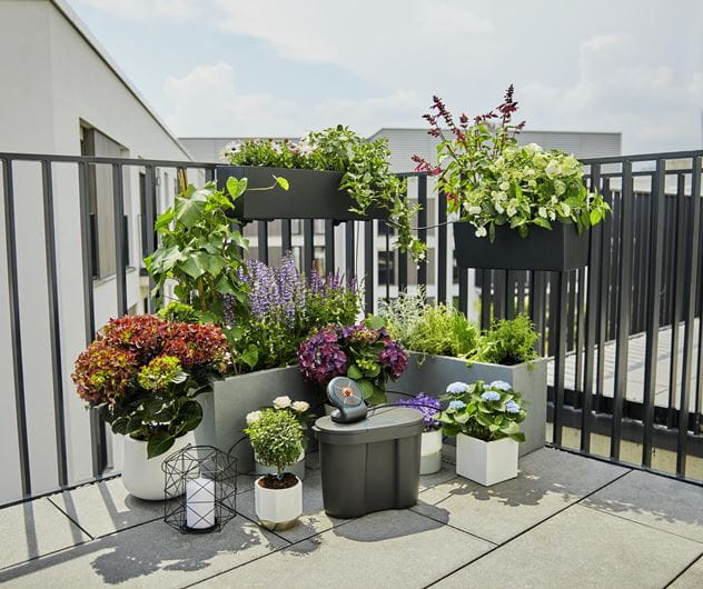 Gardena Solar-powered Irrigation AquaBloom Water Reservoir Set Garden Plus