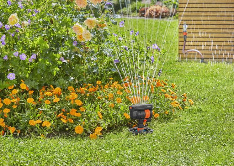 Gardena Starter Set Pipeline with Oscillating Sprinkler Garden Plus