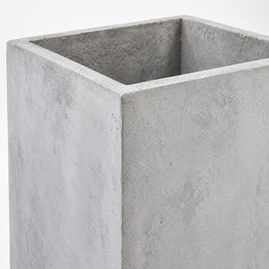 Square rim and interior cement texture detail