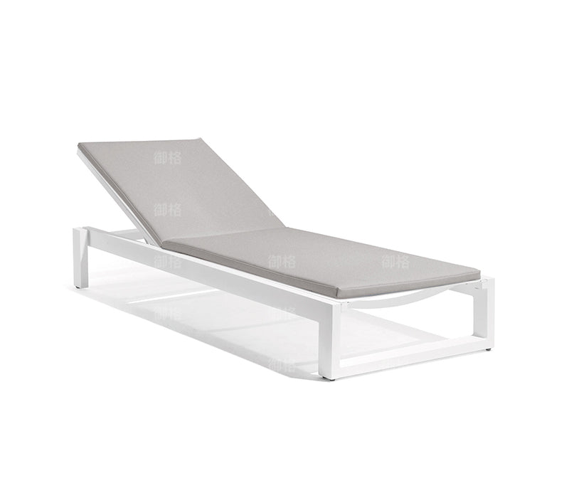 Modern Sun Lounger Garden Plus