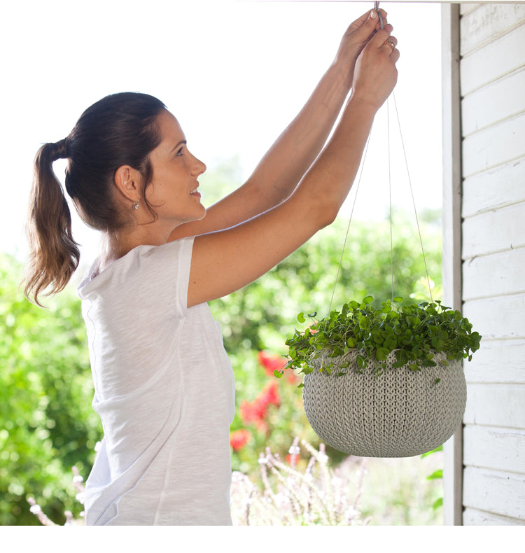 Keter Cozy Cradle and Flower Pot Garden Plus